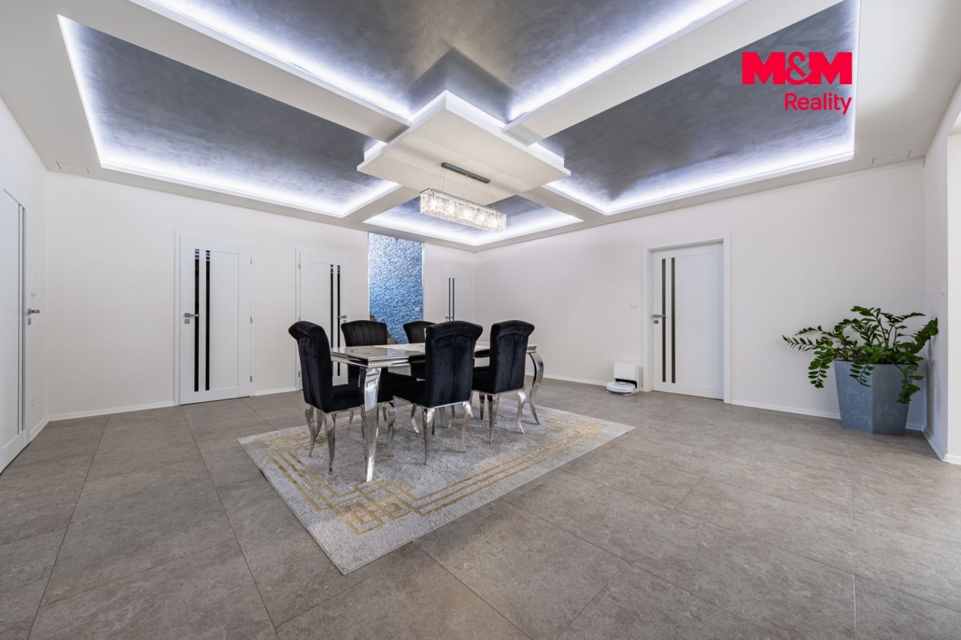 Prodej rodinného domu, 379 m², Mukařov, ul. Do Vrchu