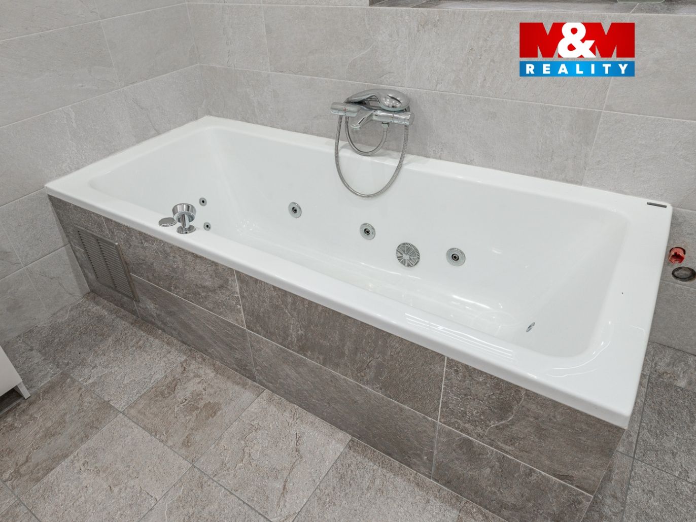 Prodej rodinného domu, 450 m², Neustupov