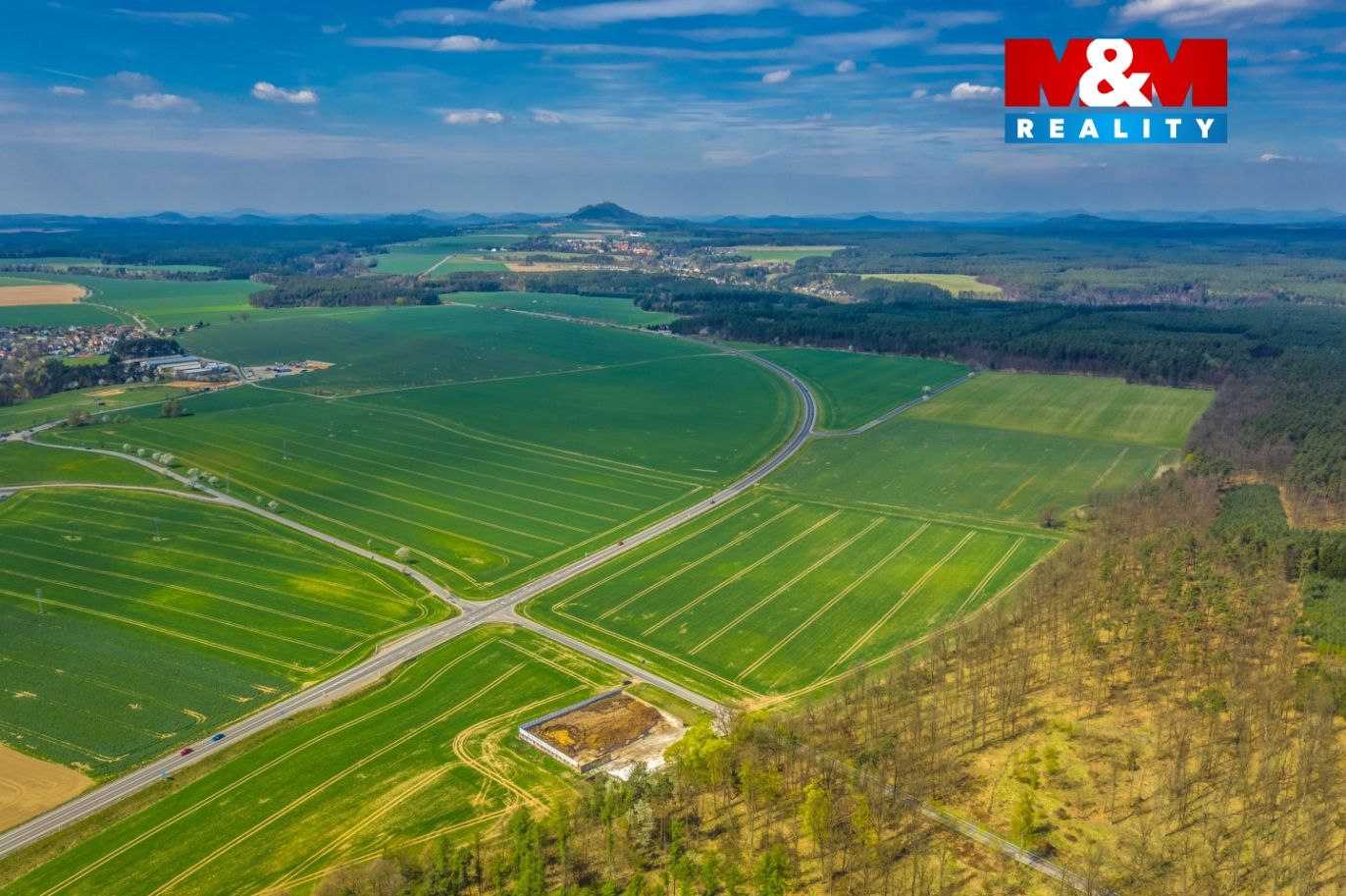 pohled na křižovatku u které pozemky leží