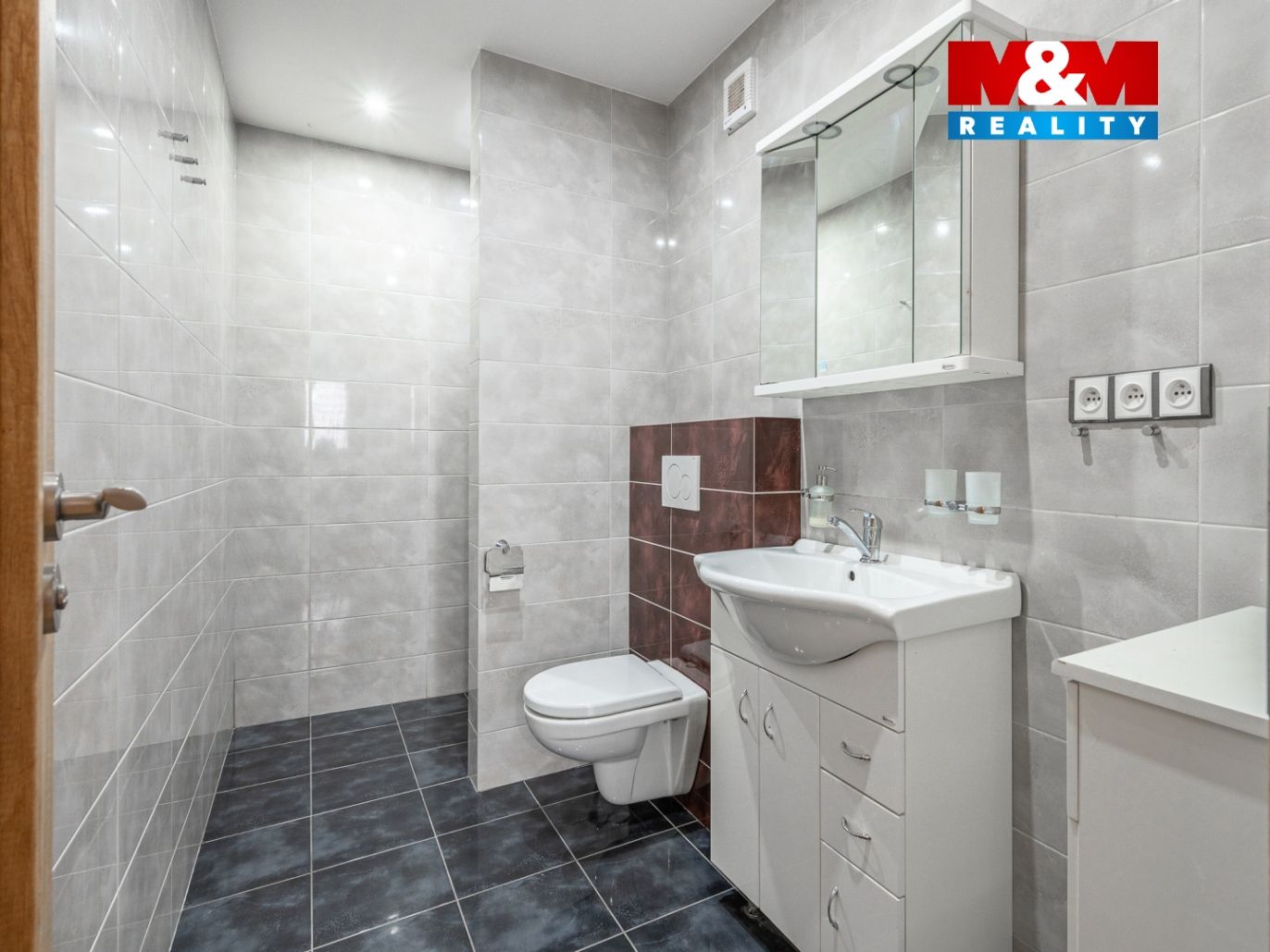 Prodej rodinného domu, 450 m², Neustupov