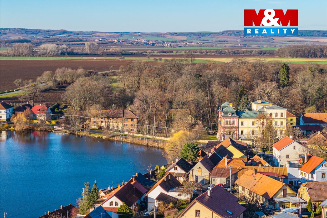 Město