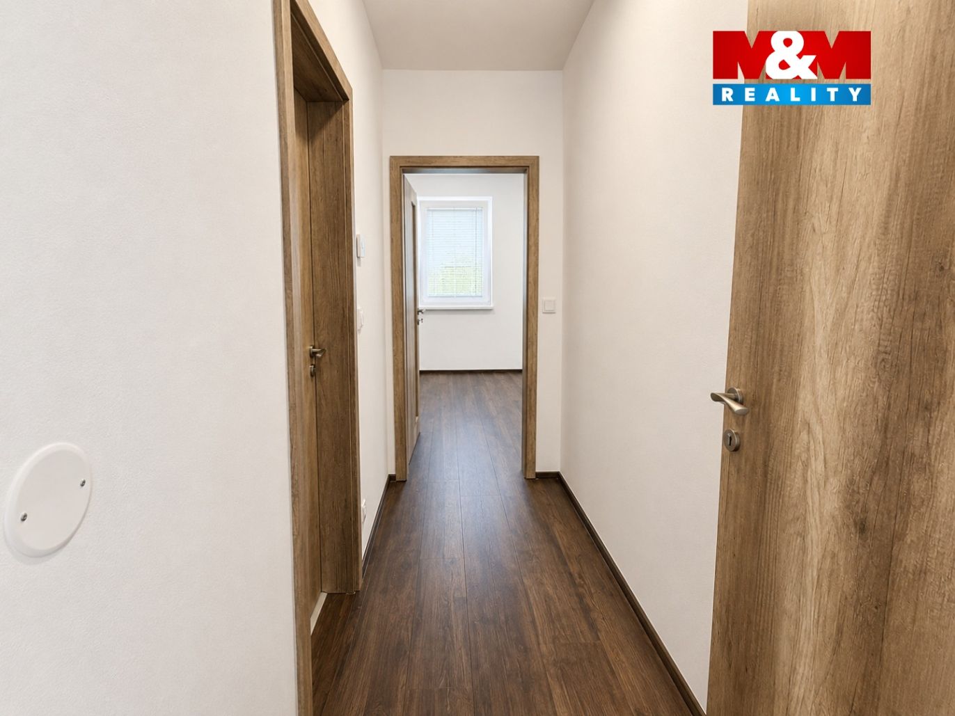 a_clean_modern_indoor_hallway_scene_photographed.jpg