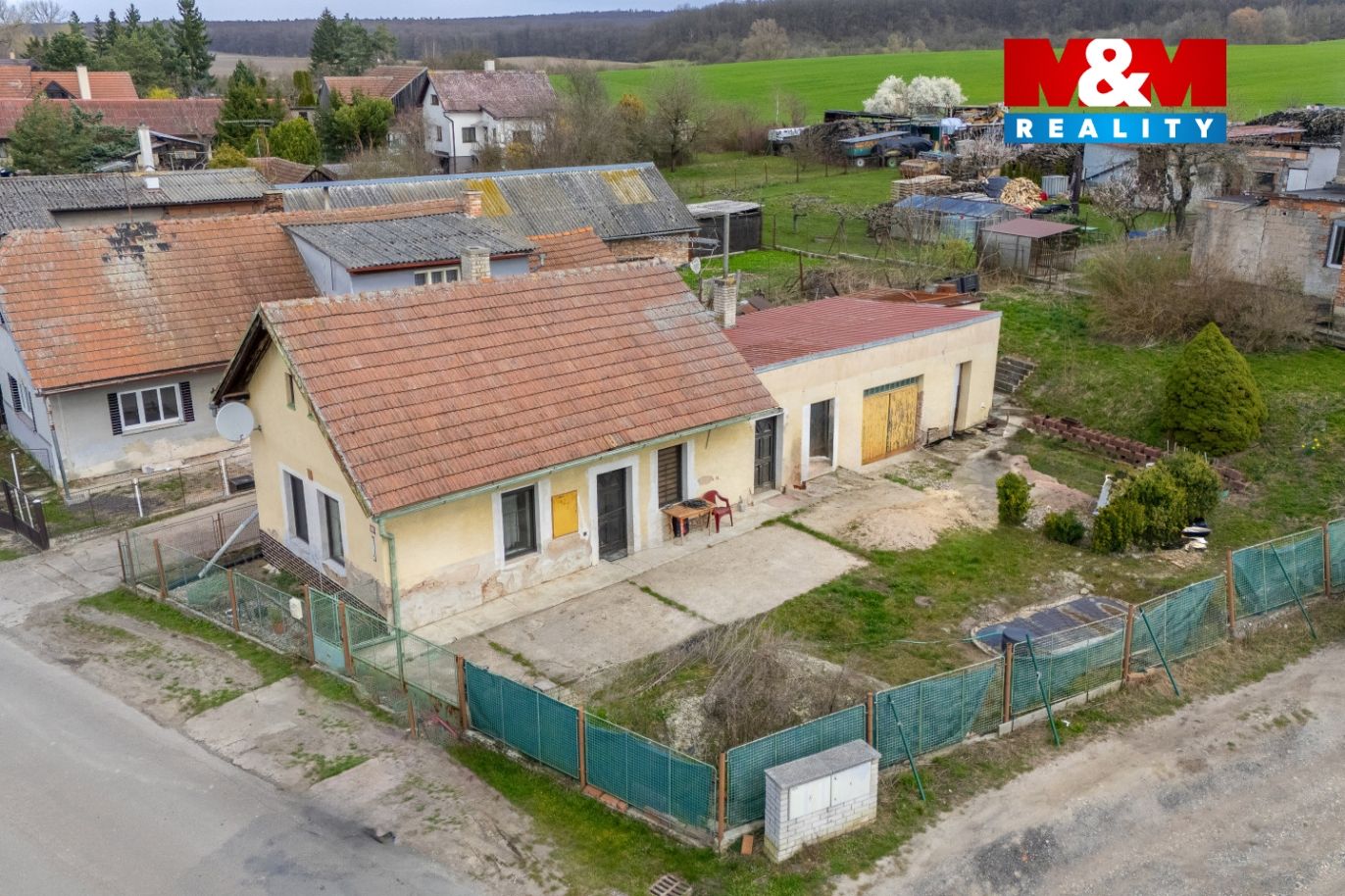 Dům