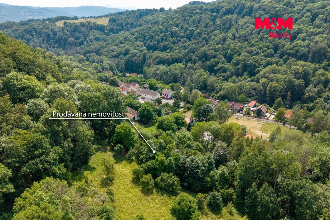 Pohled na pozemek a okolí