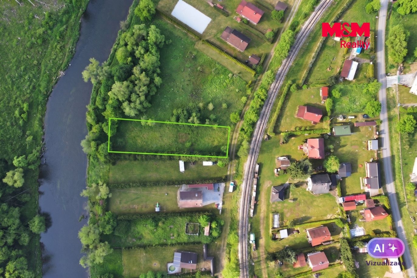pozemek a okolí