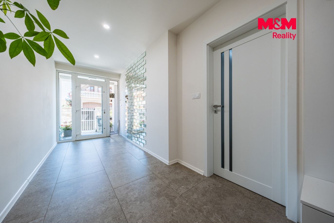 Prodej rodinného domu, 379 m², Mukařov, ul. Do Vrchu