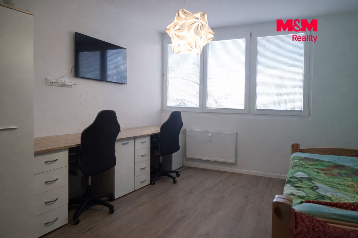 Fotografia upravená AI odstánený neporiadok