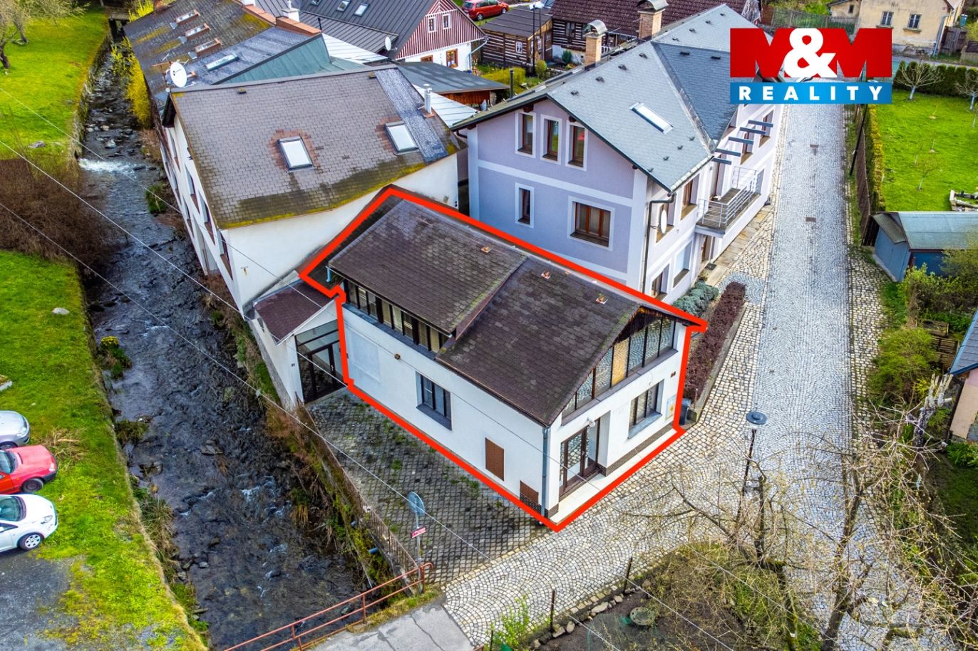 Dům