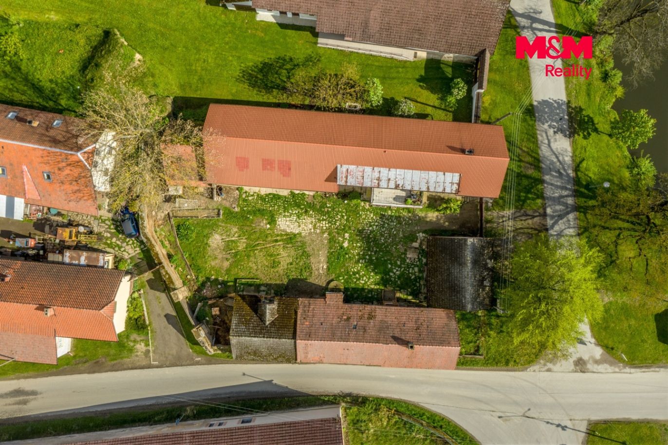 Pohled na pozemek