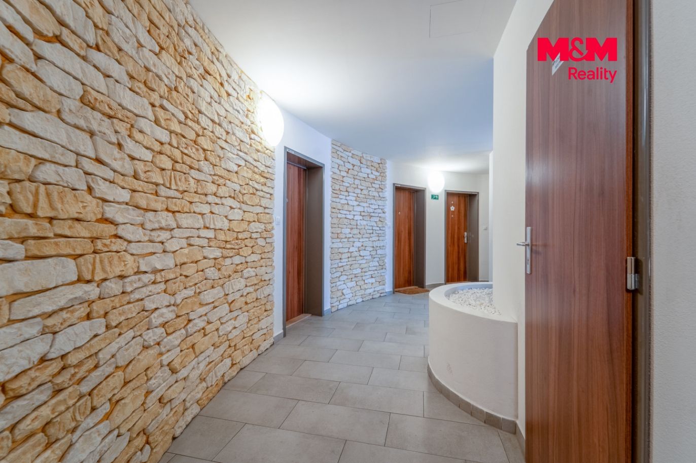 DSC01050-HDR.jpg