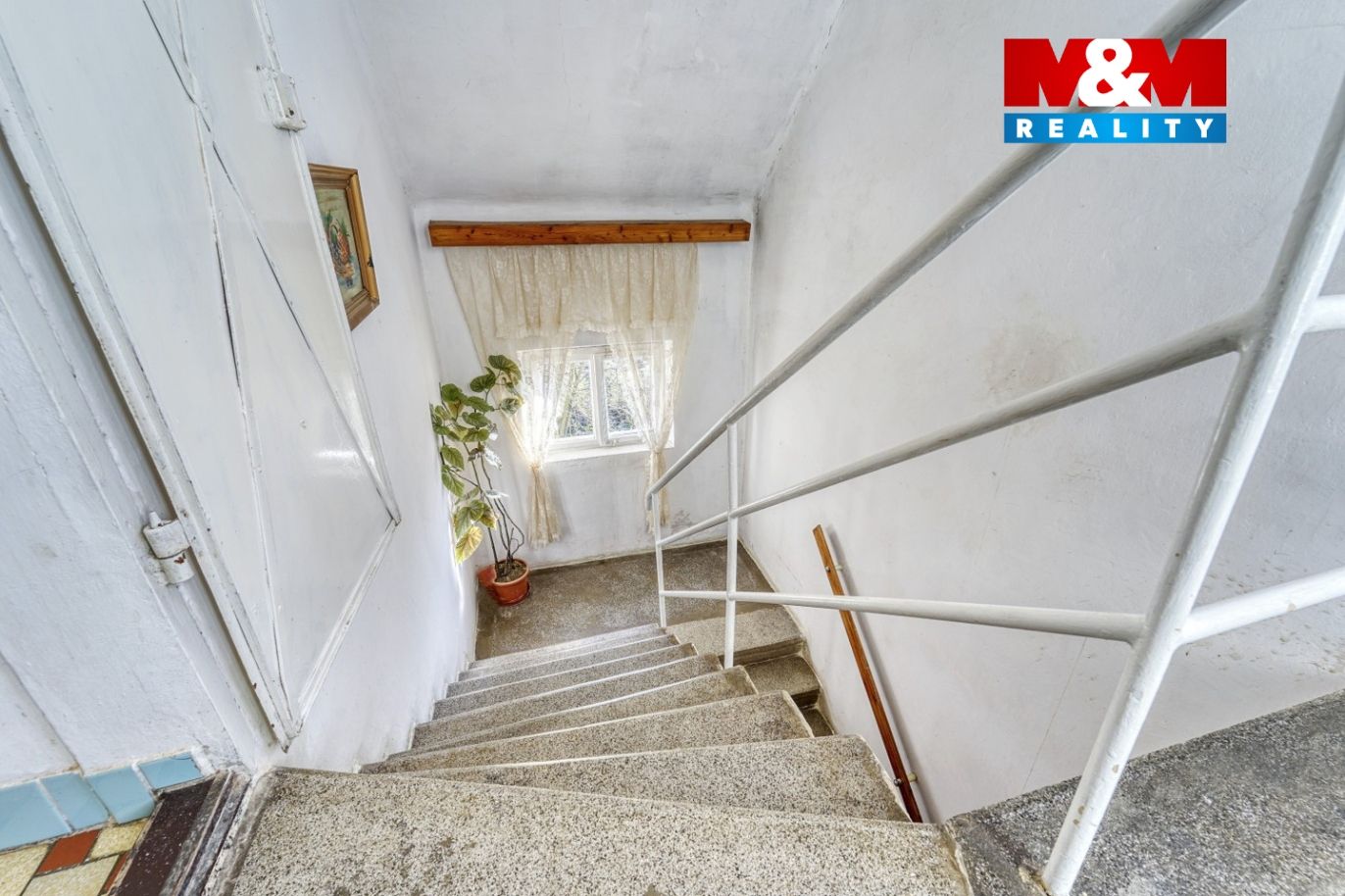 stairs_upscaled_x4.jpg