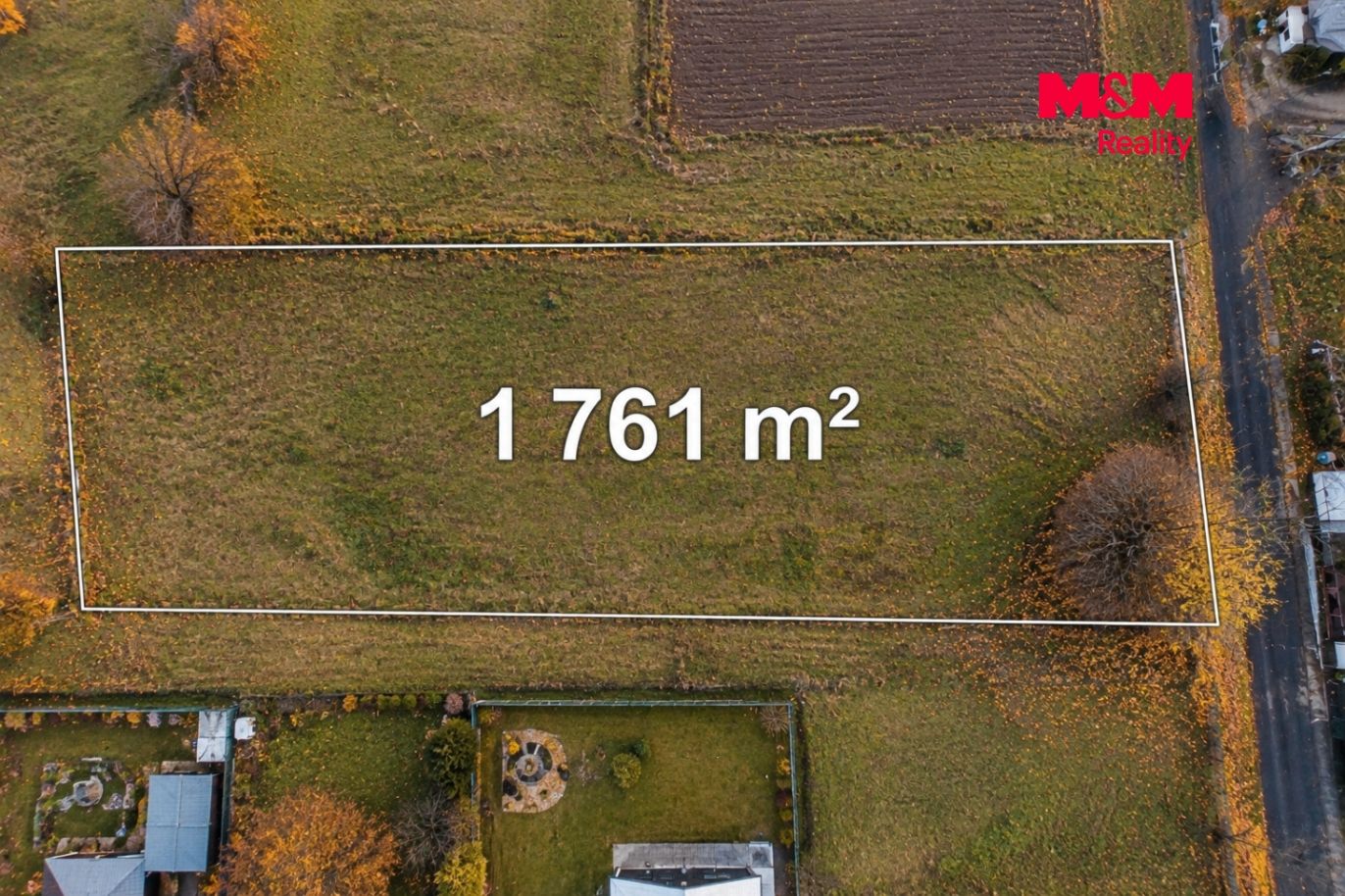 Podzimní letecký pohled na pozemek 1 761 m².png