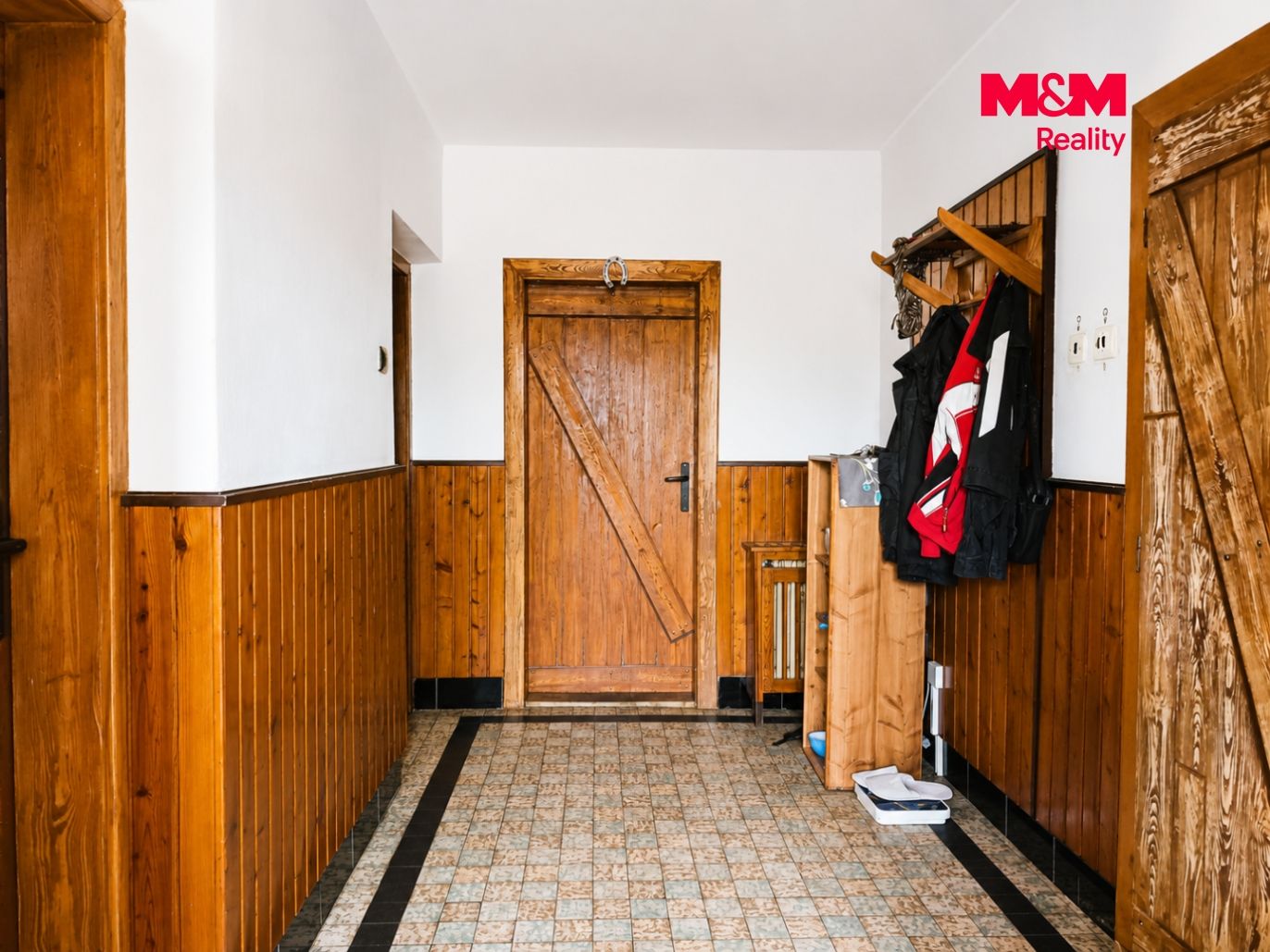 otografie byly pro prezentační účely upraveny pomocí AI – zejména jas, kontrast, barvy a odstranění běžného nepořádku.