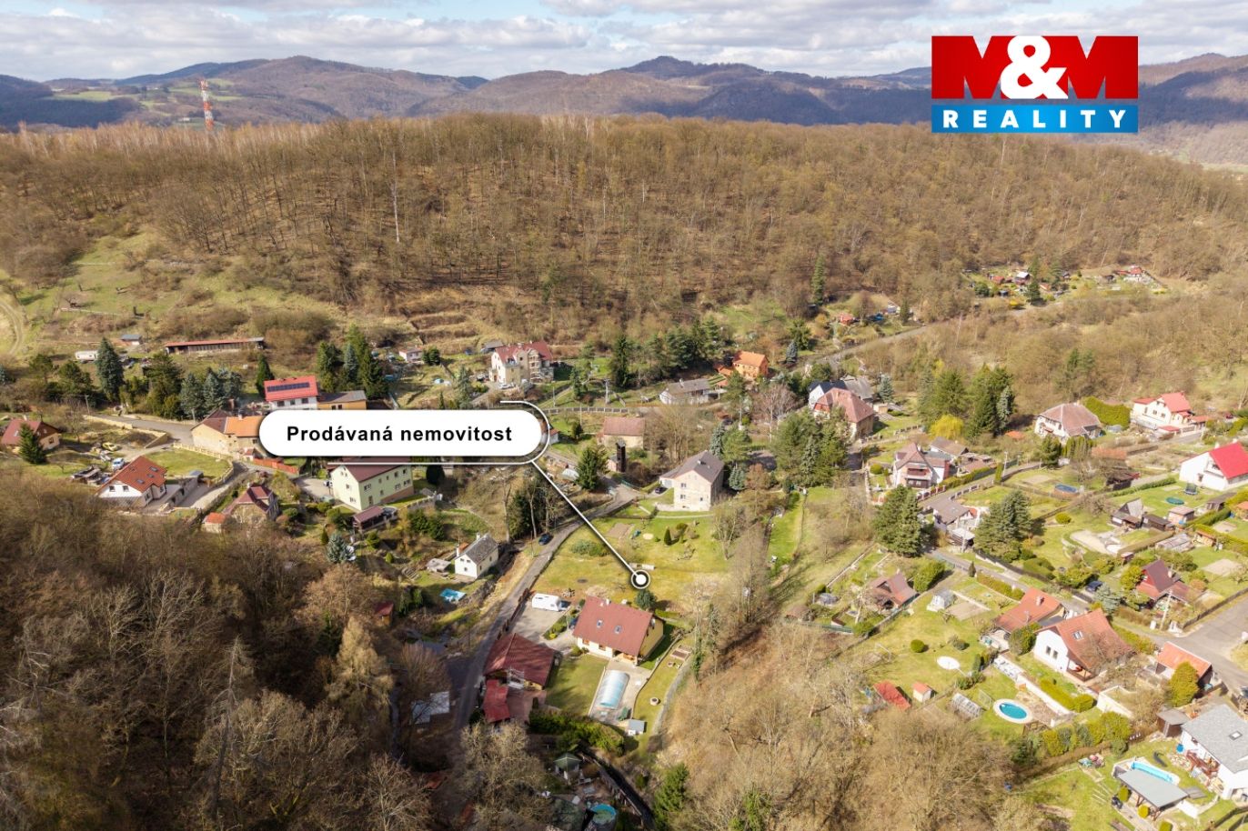 Pohled na pozemek a okolí