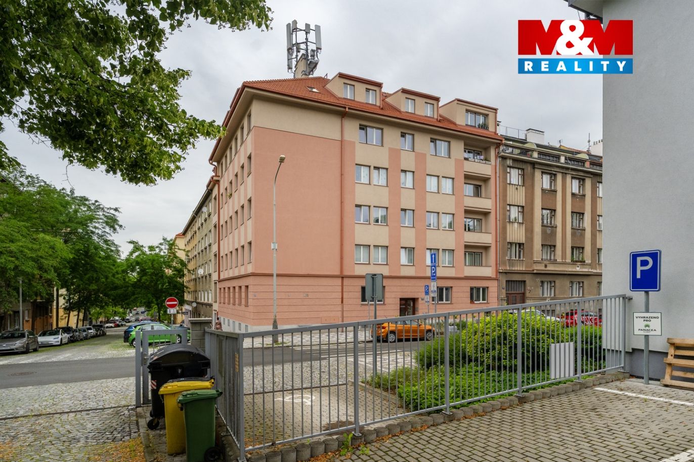 Dům