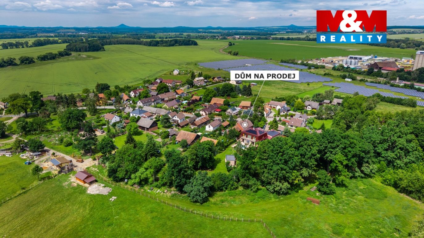 dům a okolí
