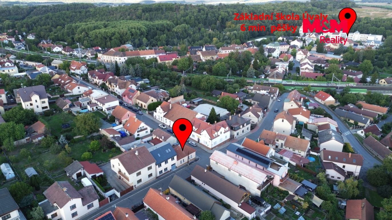 Zákldaní škola Úvaly.jpg