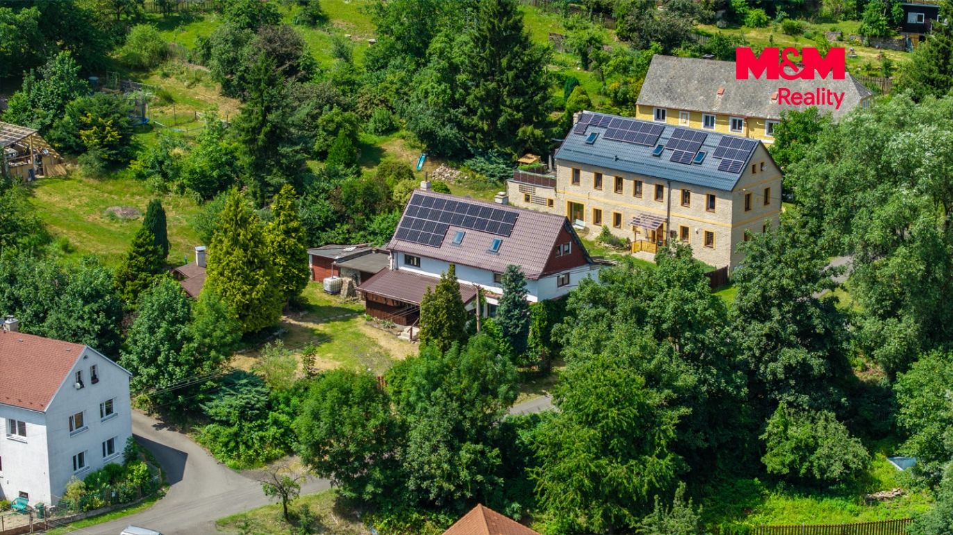 Pohled na dům a okolí