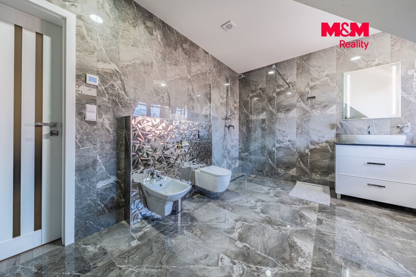 Prodej rodinného domu, 379 m², Mukařov, ul. Do Vrchu