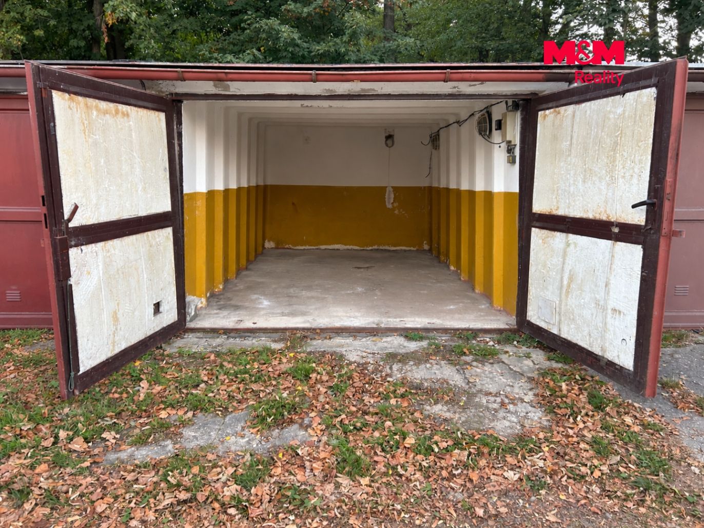 Open Weathered Garage in Autumn (1).png