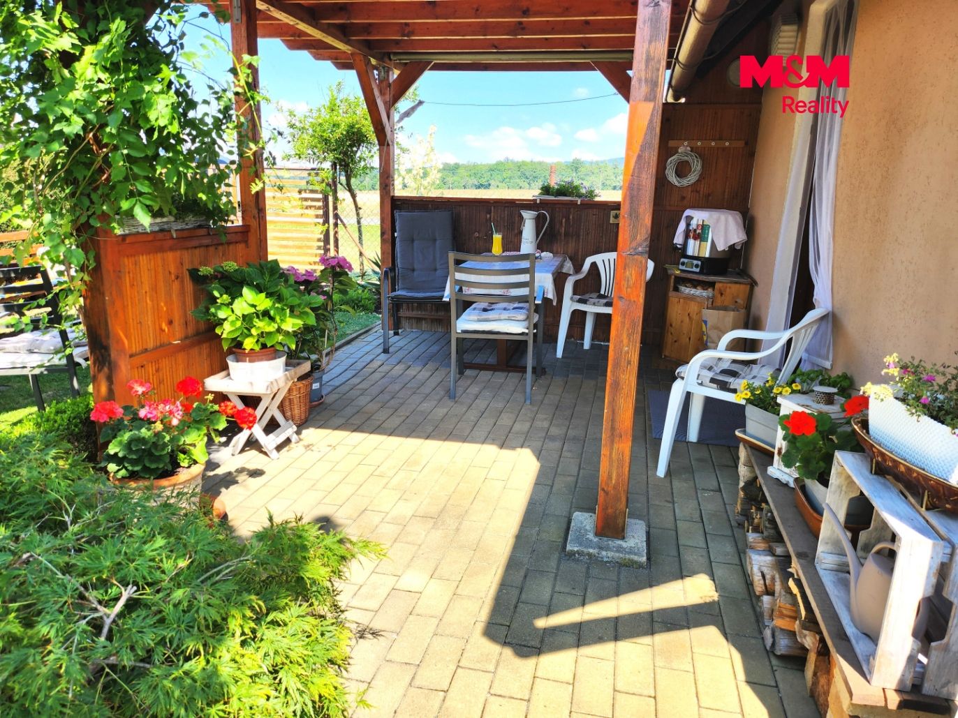 pergola s posezením