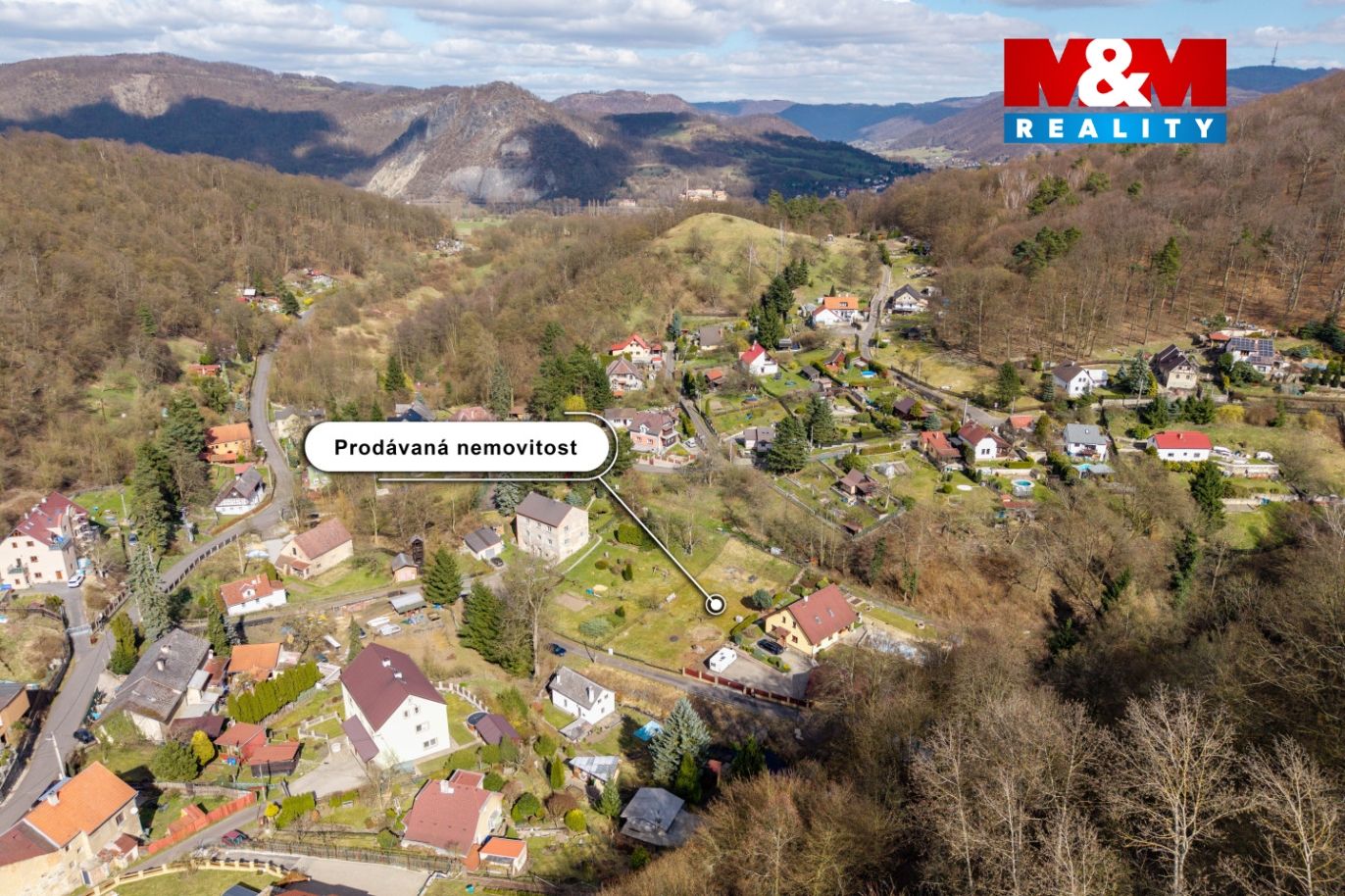 Pohled na pozemek a okolí