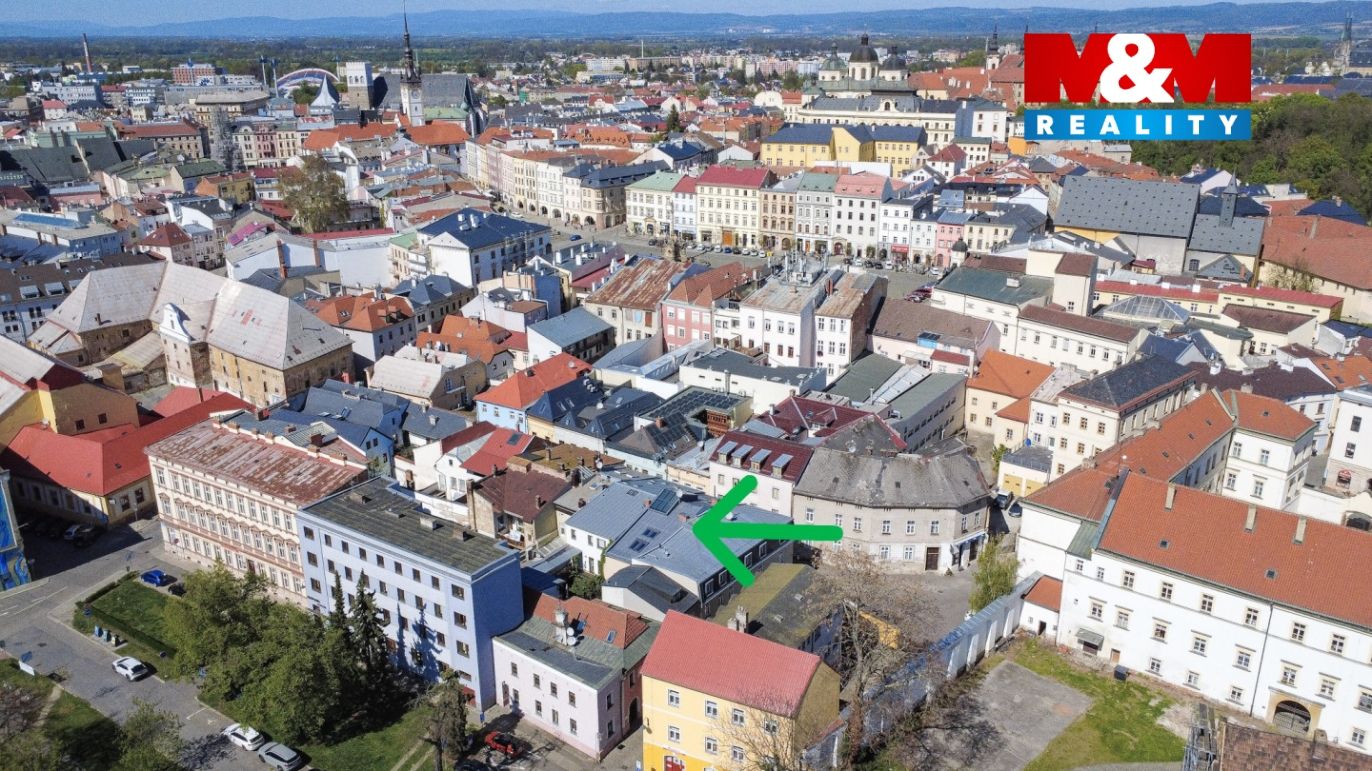 pohled na dům z dronu