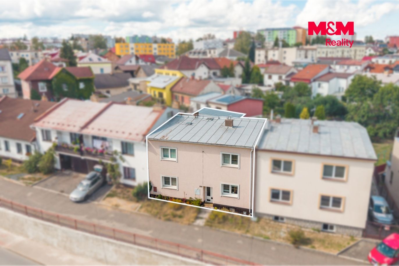 Dům a okolí