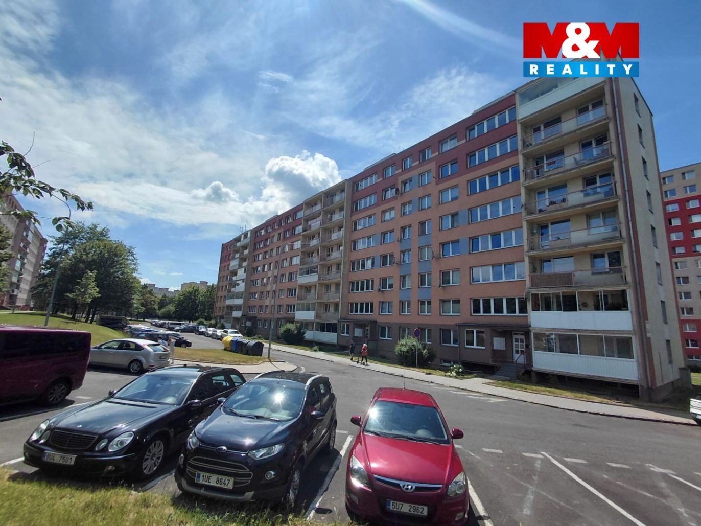 Parkoviště před domem