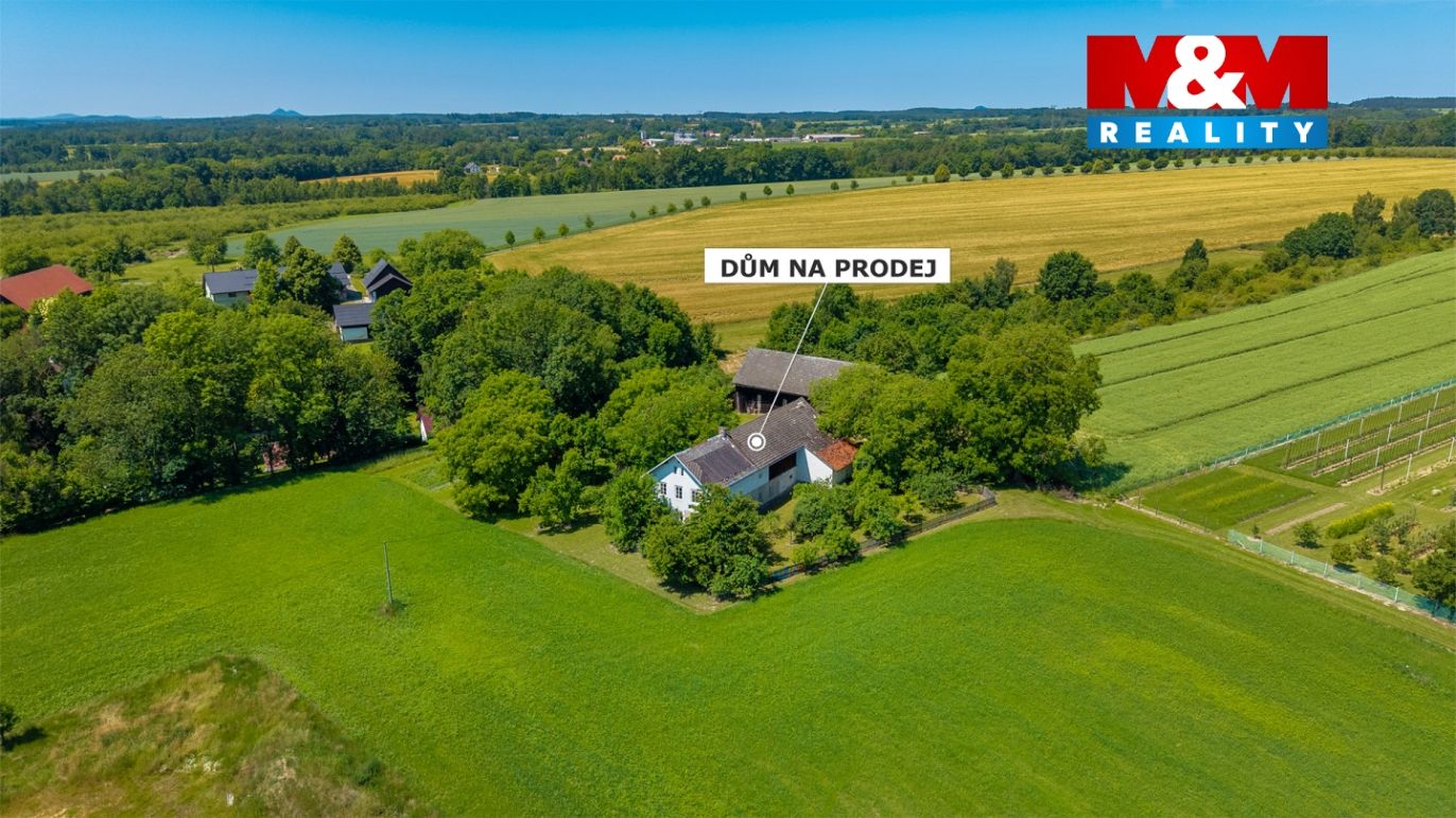 dům a okolí