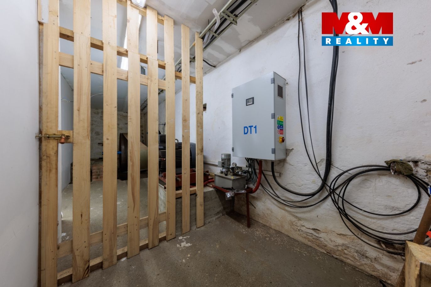 044A1981-HDR.jpg