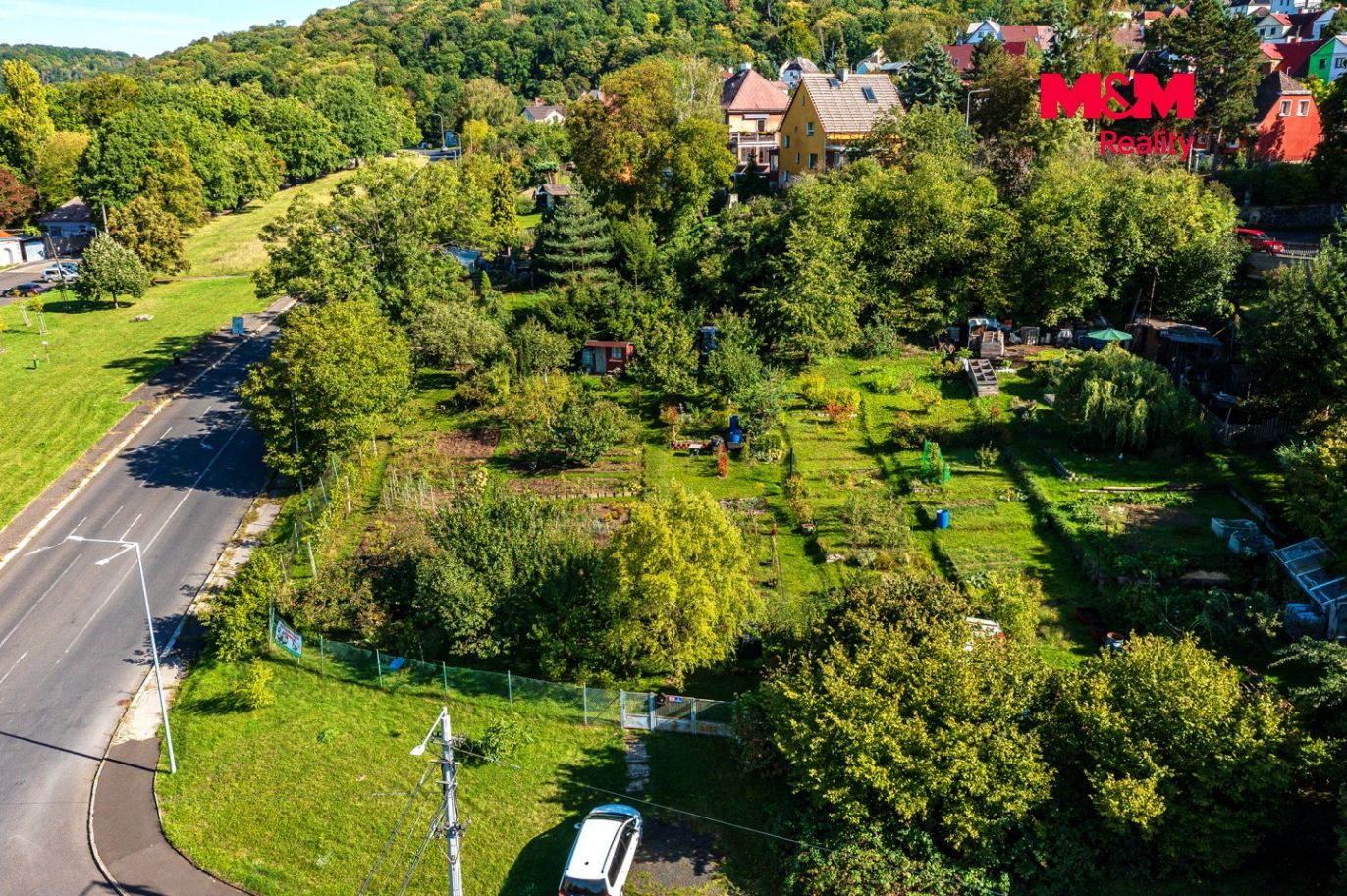pohled na pozemek