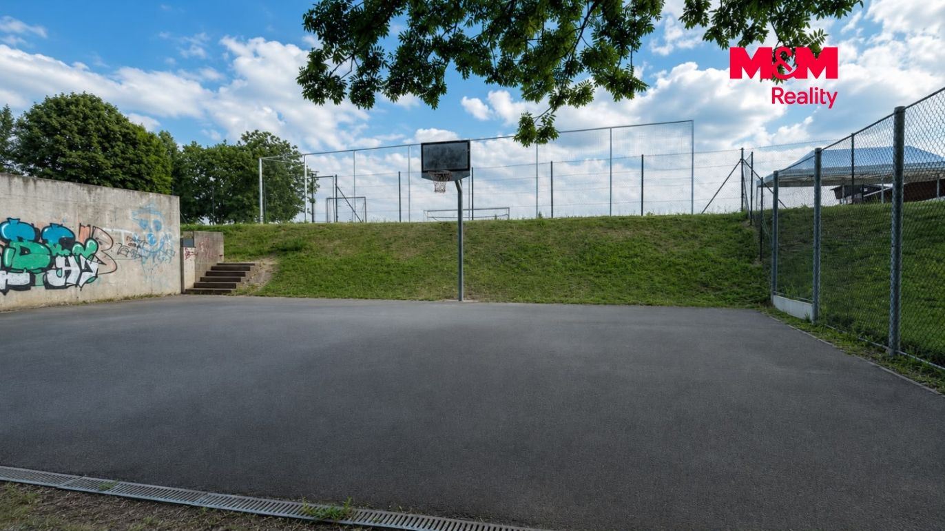 sportoviště u domu.jpeg