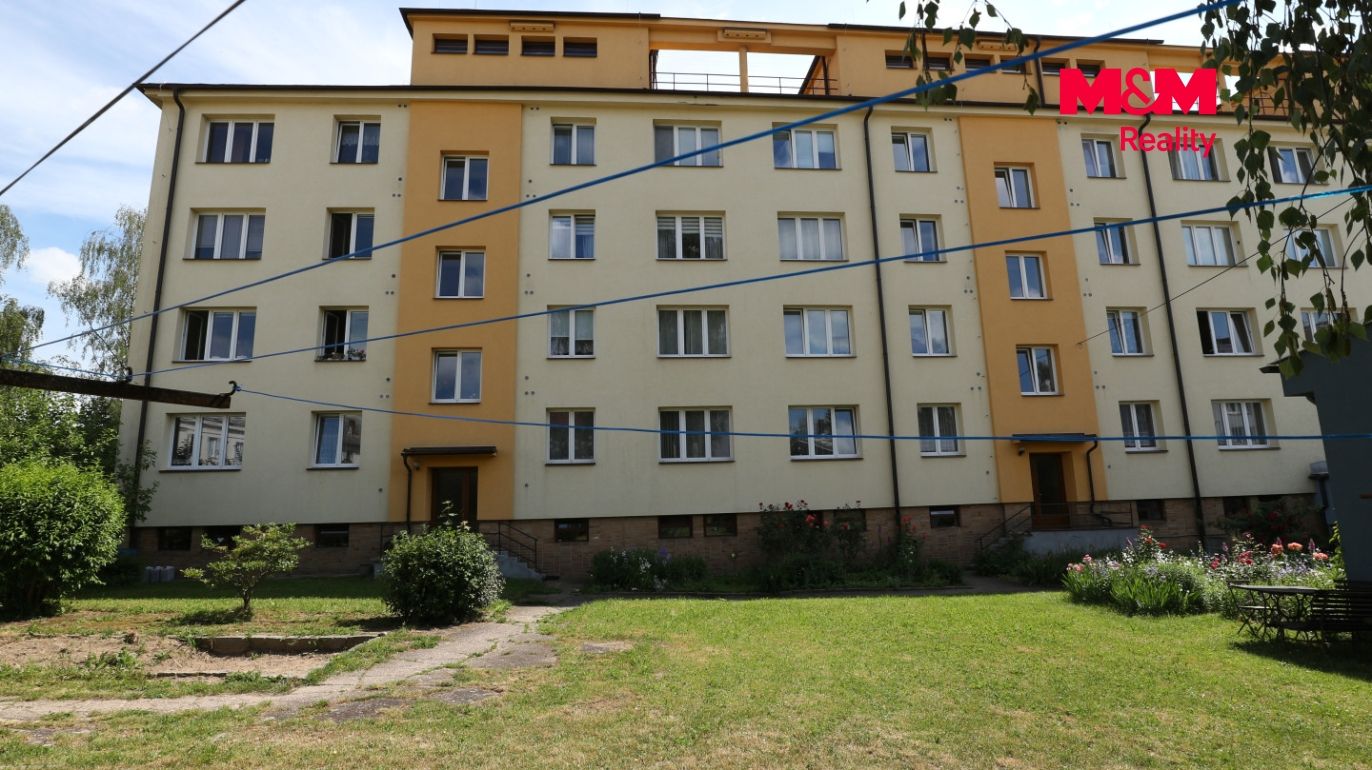 Dům a okolí