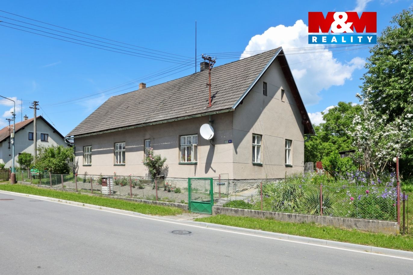 Dům a okolí