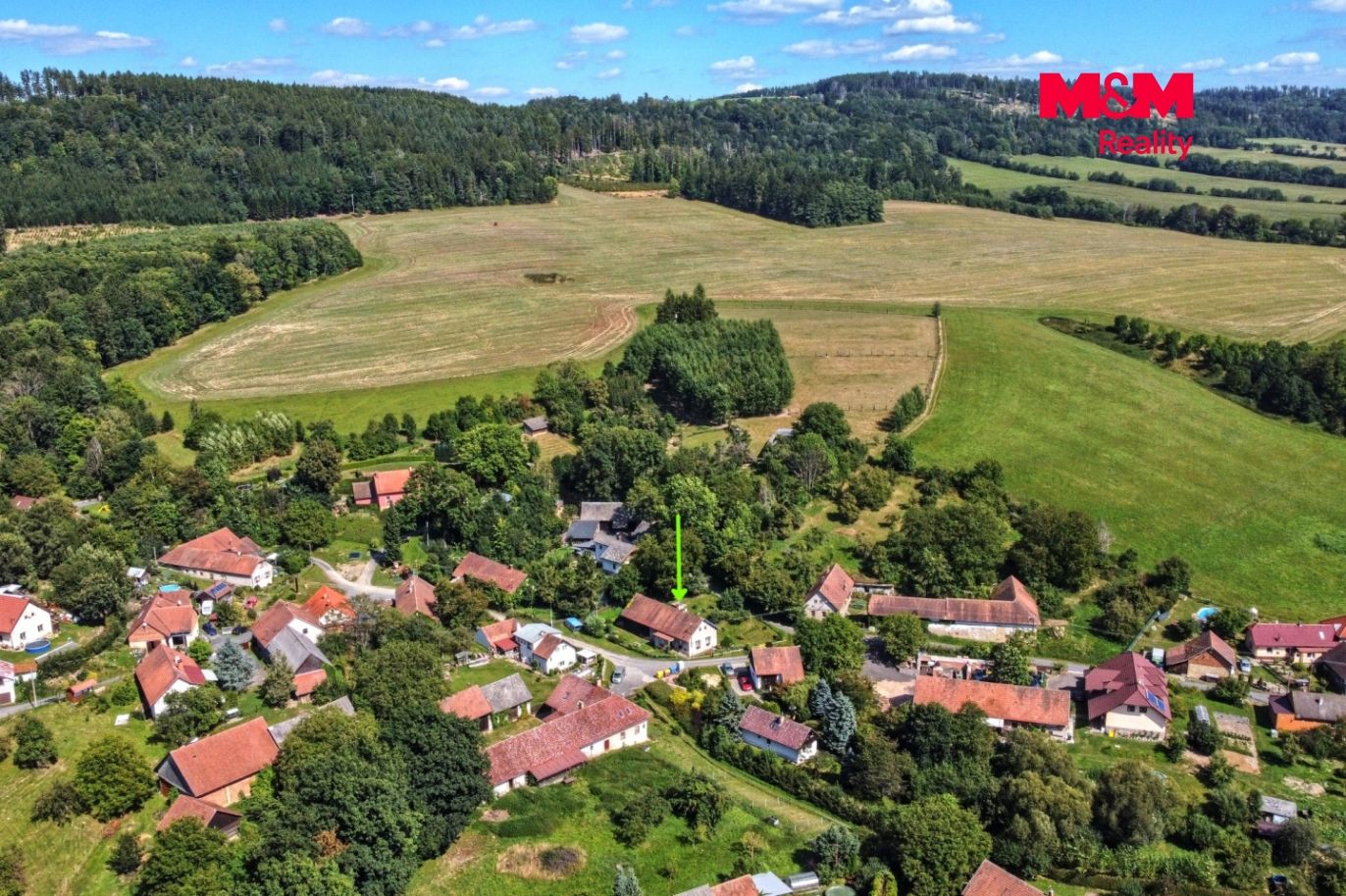 dům a okolí