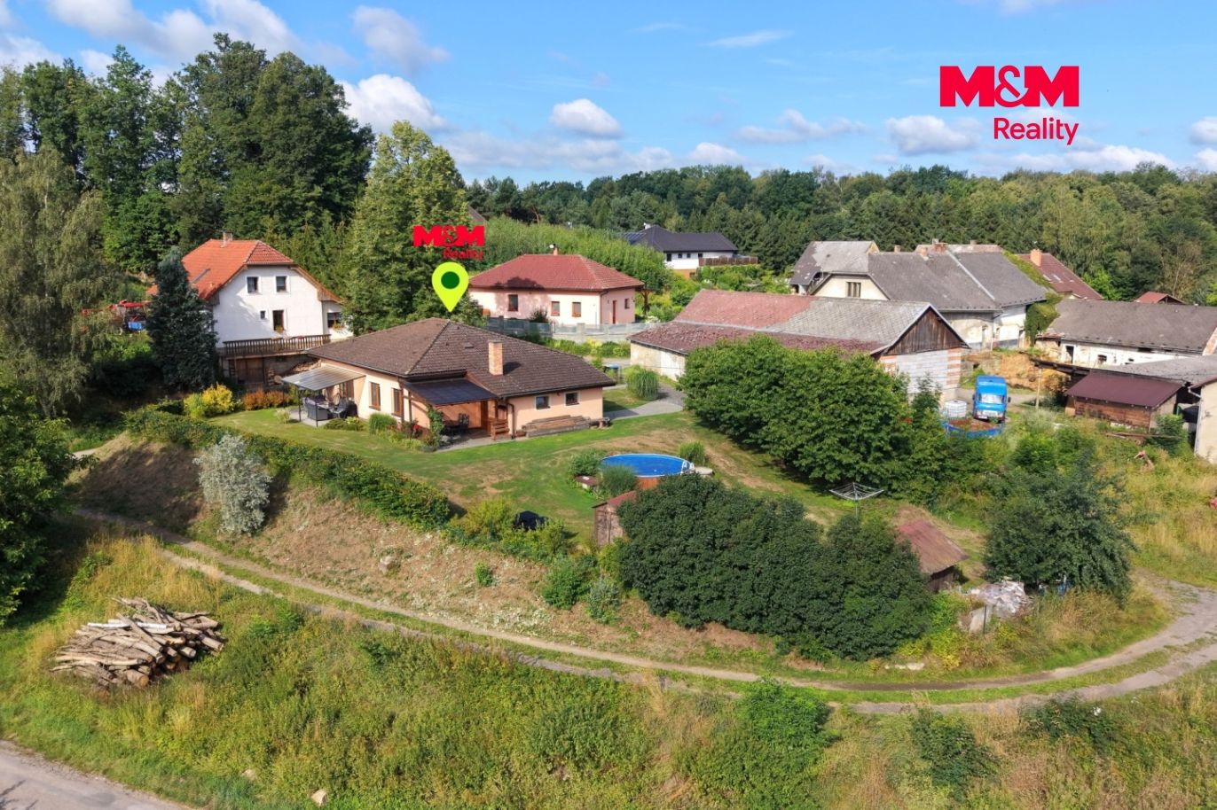 Dům a okolí