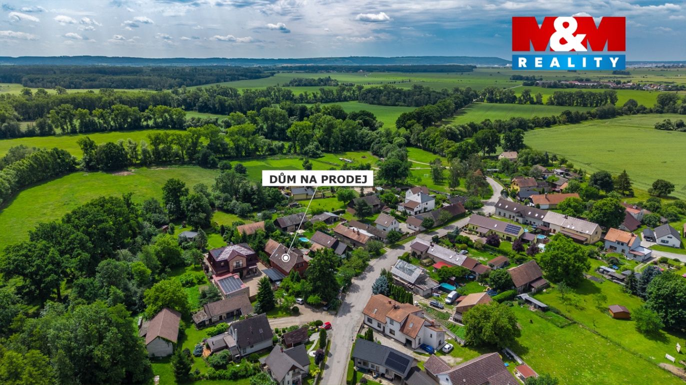 dům a okolí