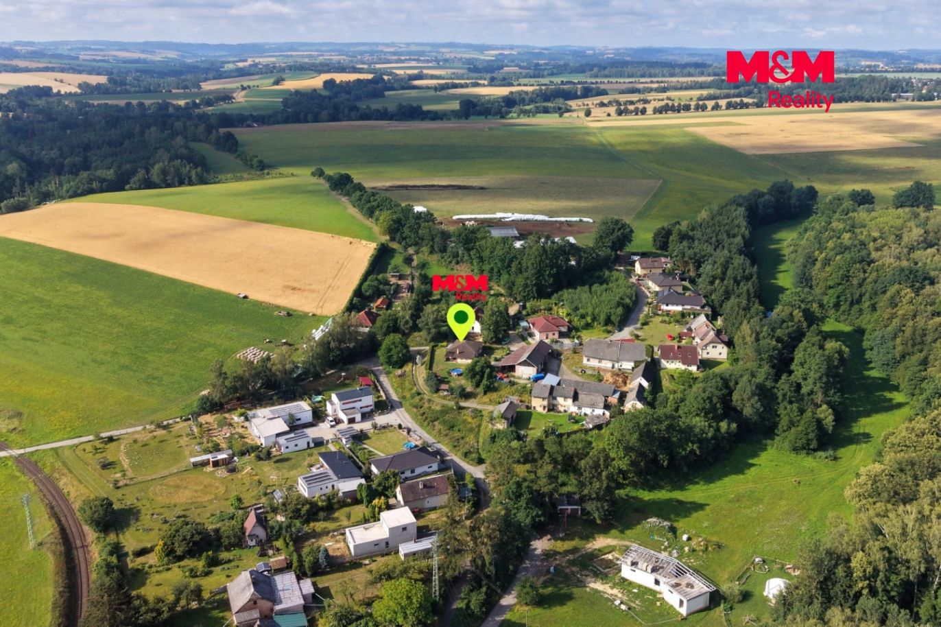 Dům a okolí