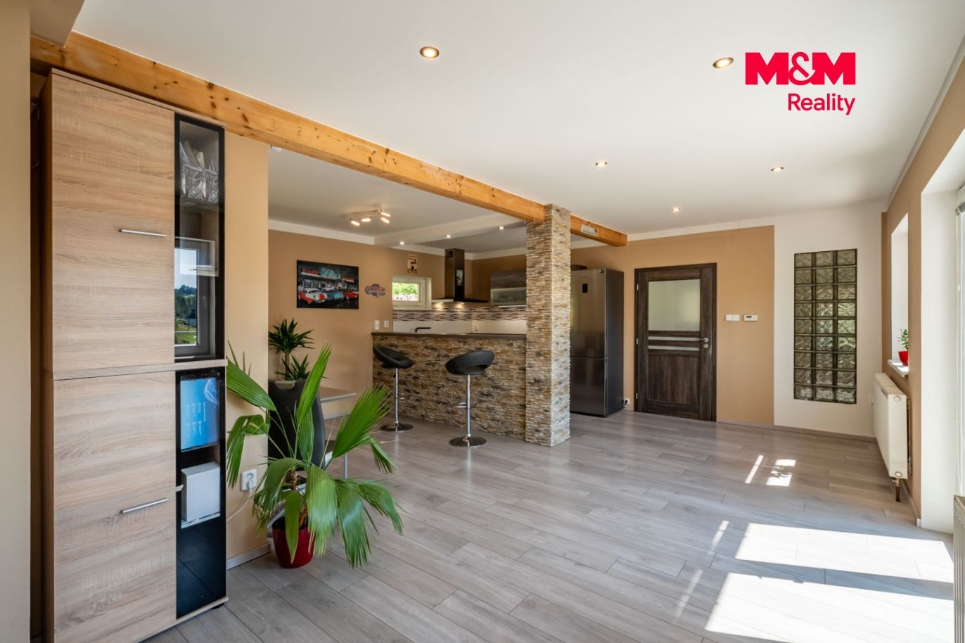 Obývací pokoj s kuchyňským koutem bytu 2+kk 108 m² 