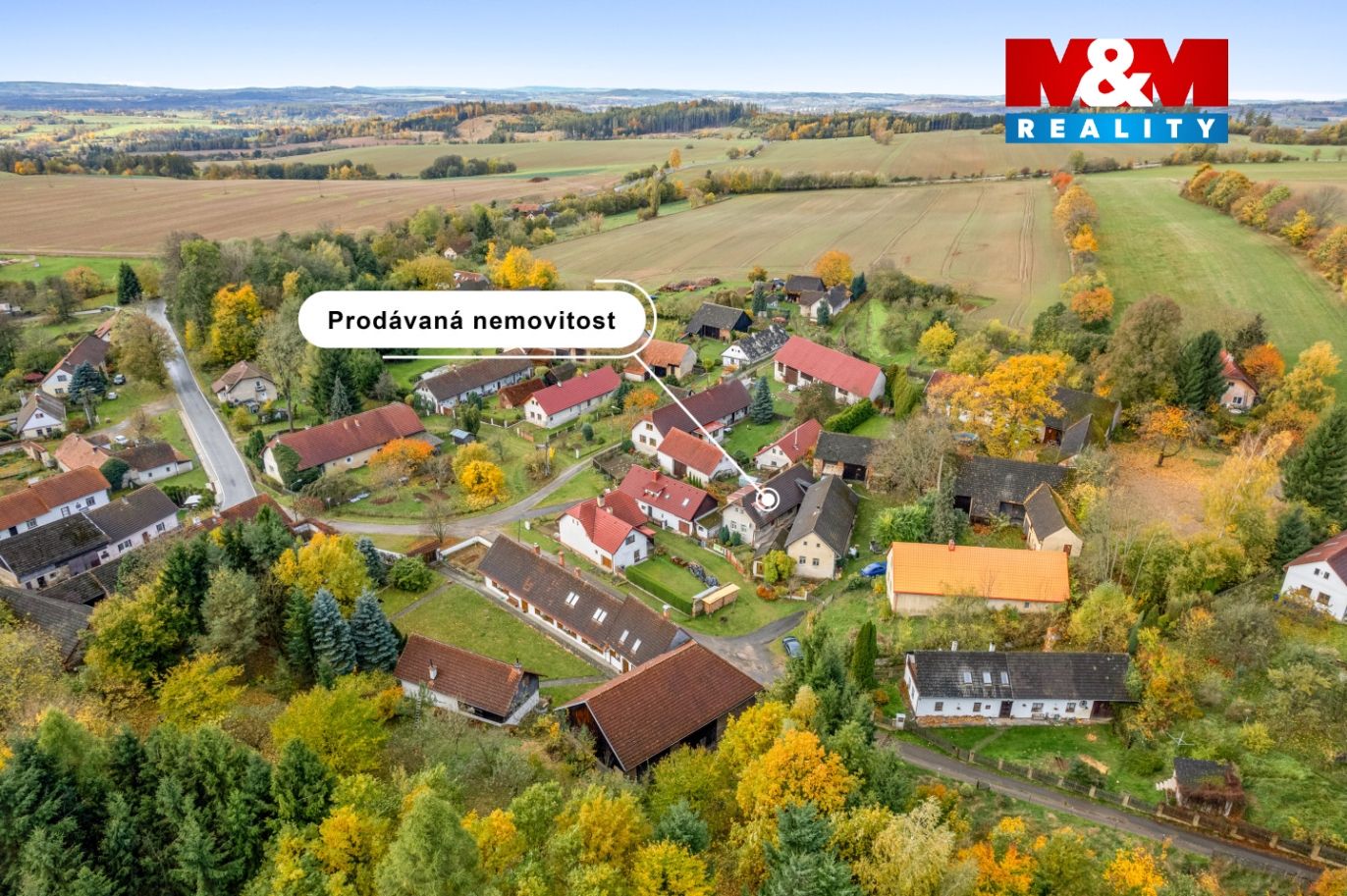 Pohled na dům a okolí