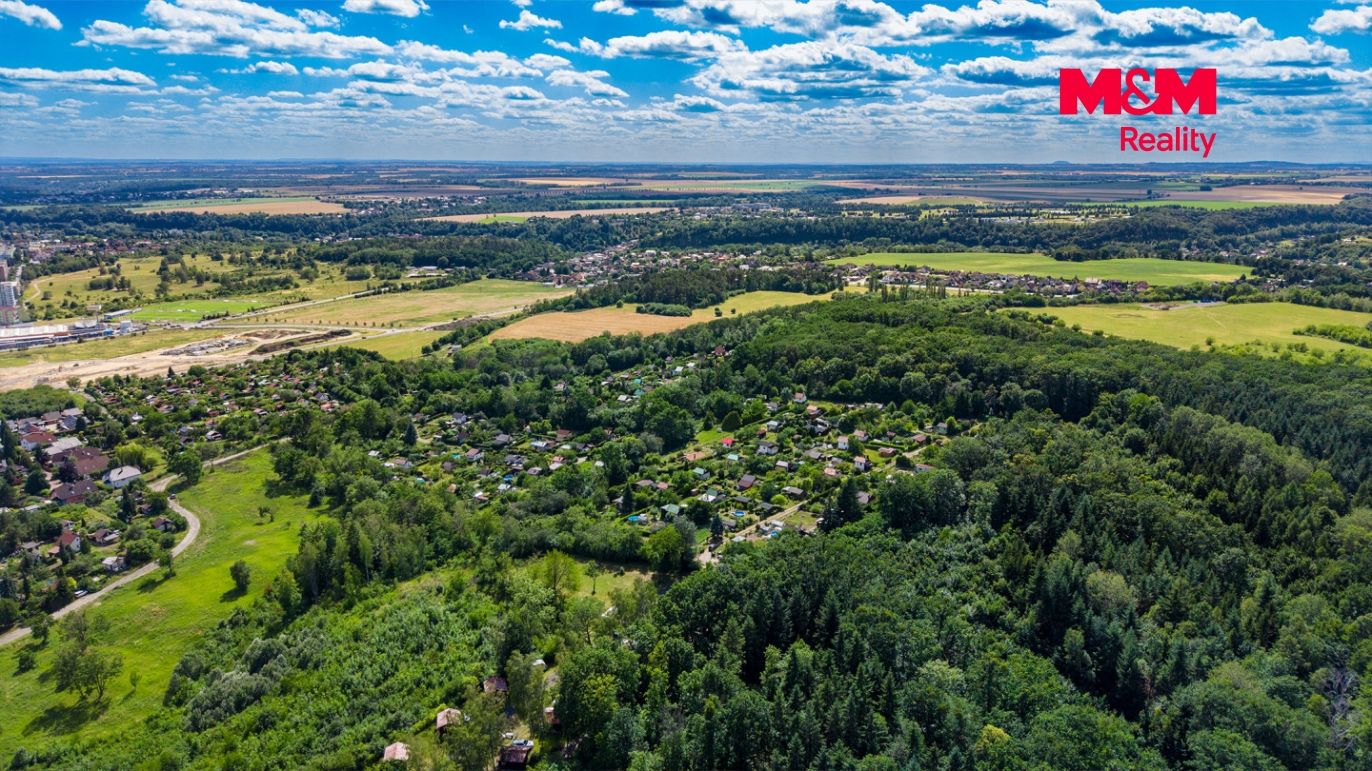 Pohled na zahradu a okolí