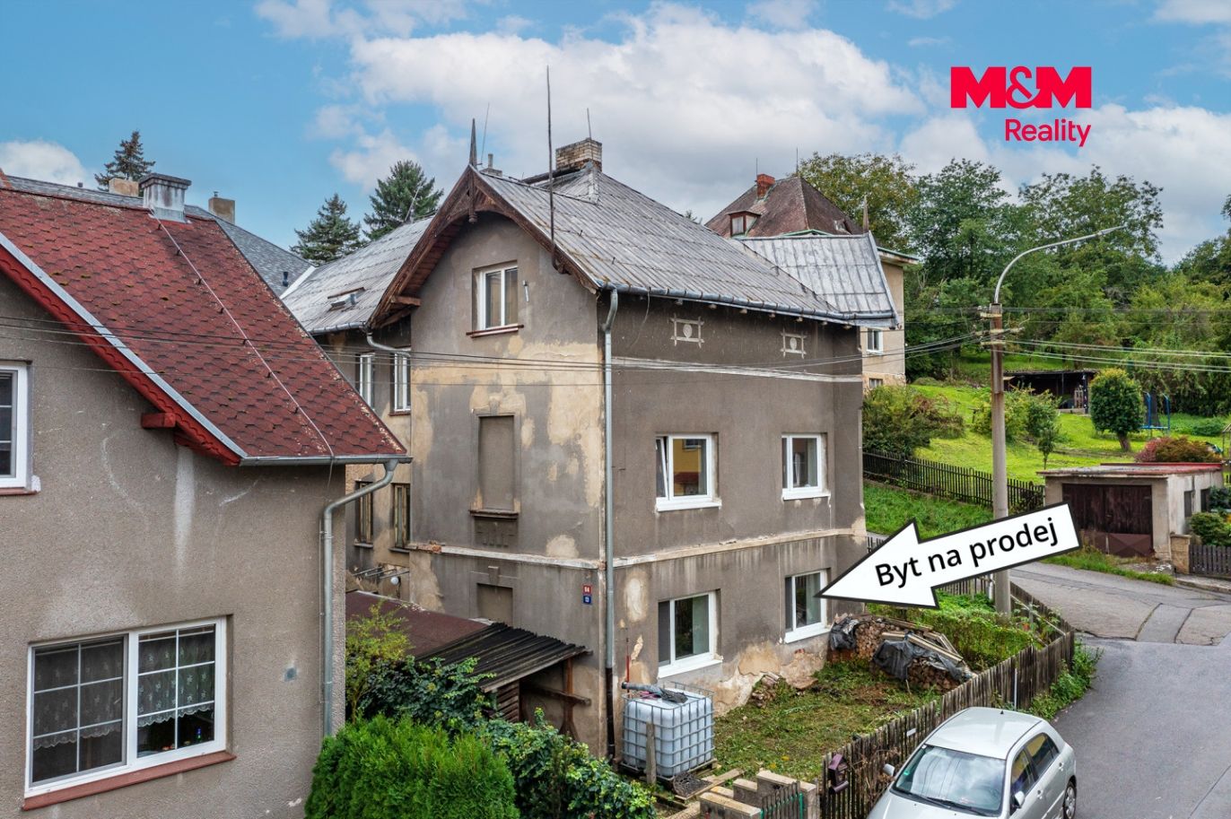 Dům a okolí