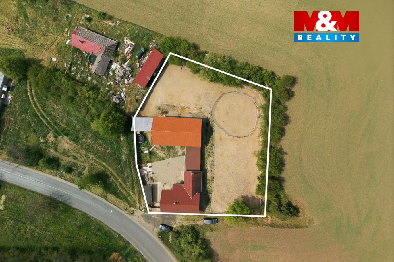 dům se stodolou