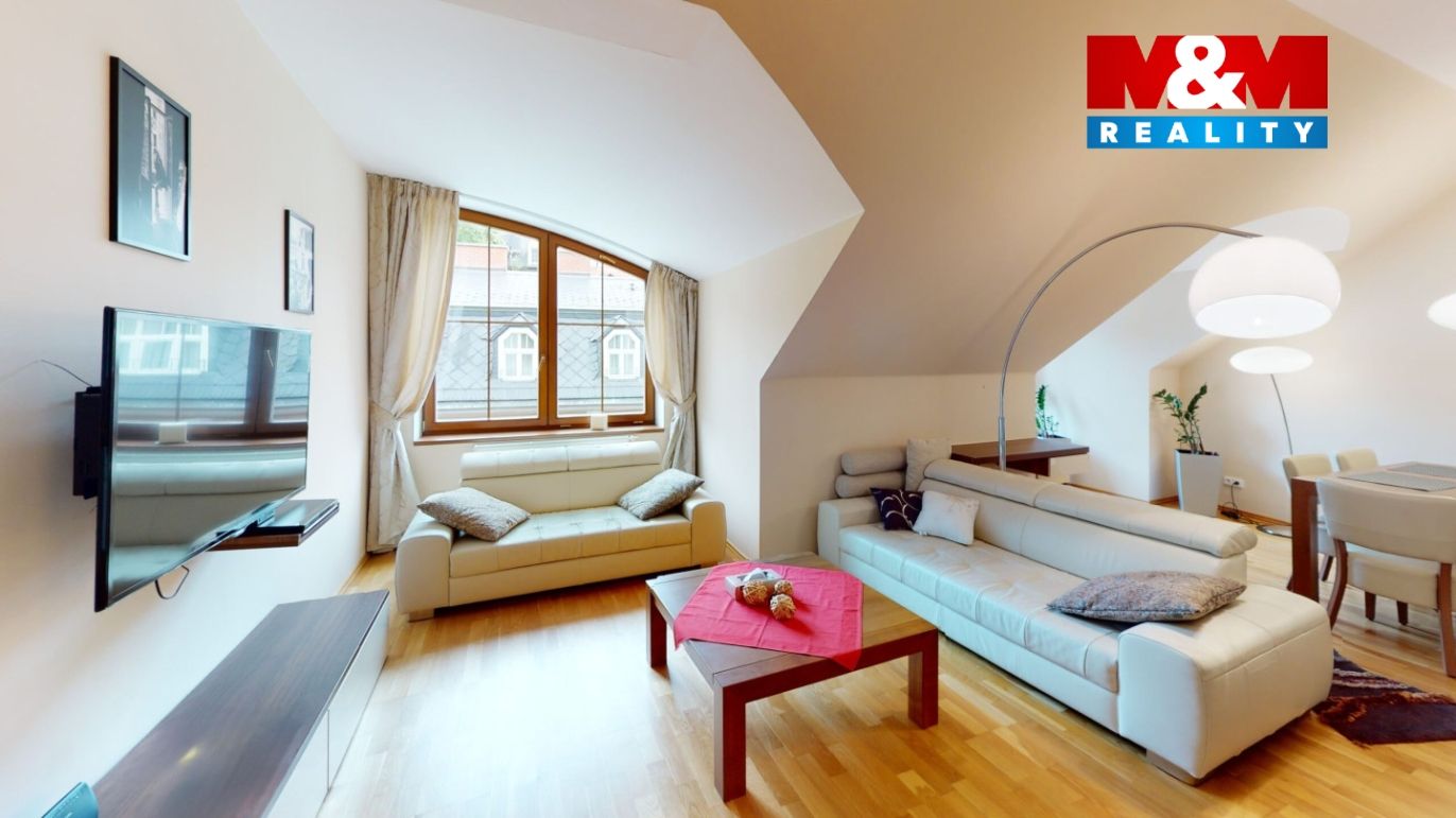 Byt-3kk-111m2-Moravska-Karlovy-Vary-Living-Room1-scaled.jpg