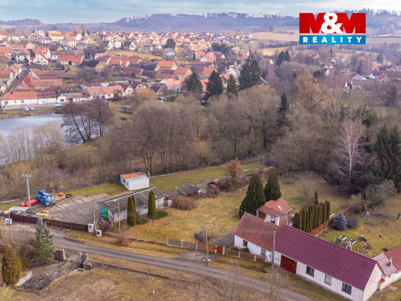 POZEMEK NACERADEC DRON6.jpg