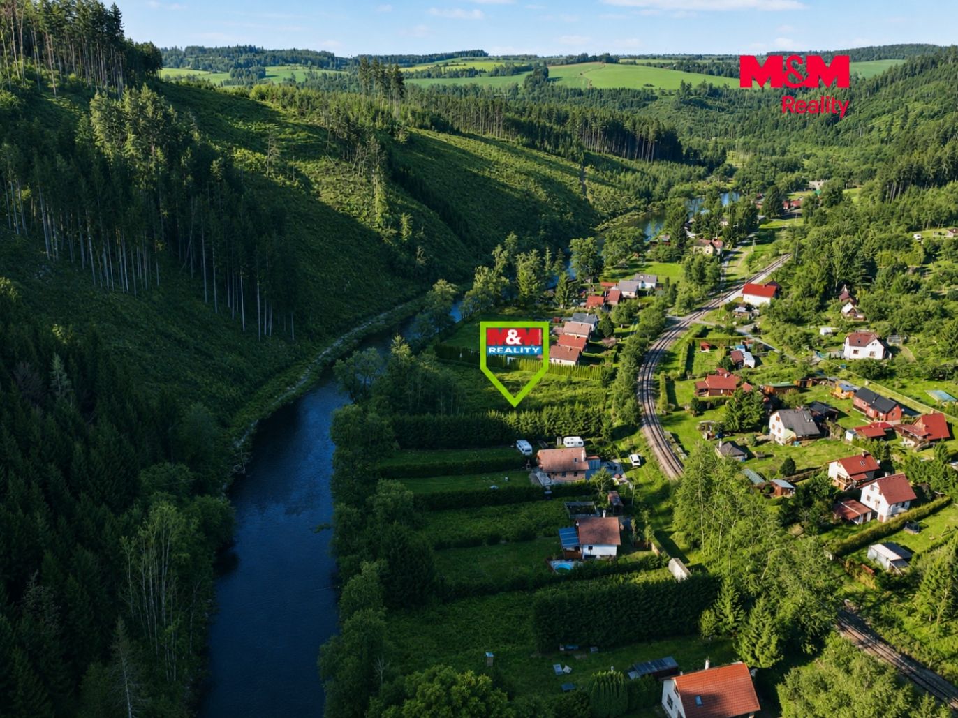 pozemek a okolí