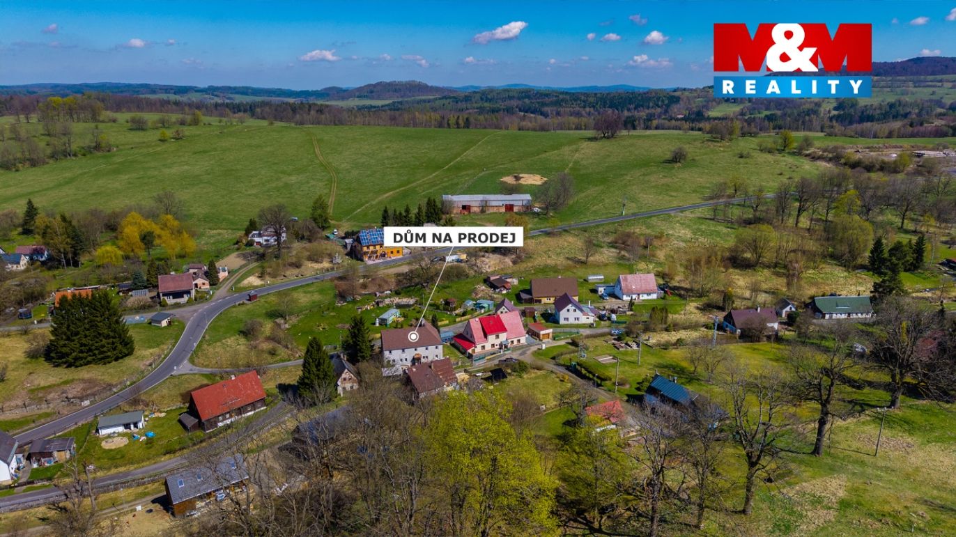 dům a okolí