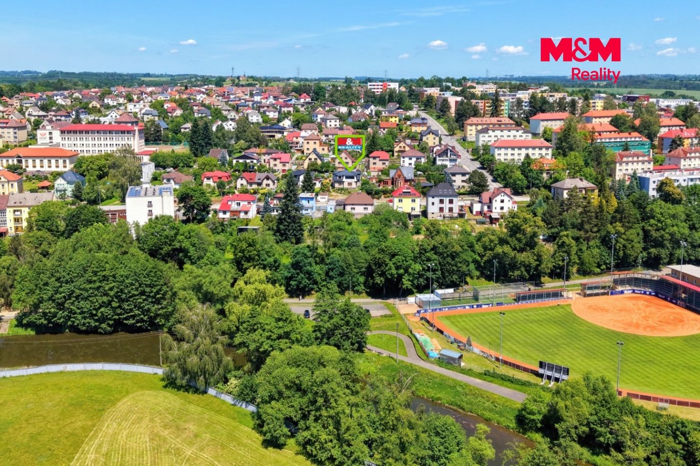 Dům a okolí