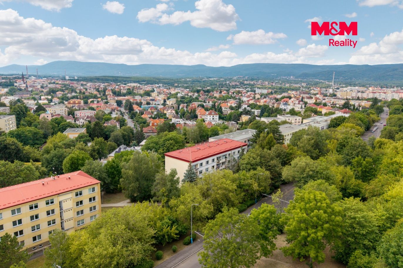 Pohled na dům a okolí
